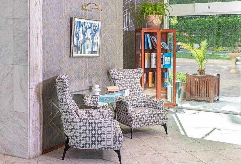 Marina Hotel, Sunny Day