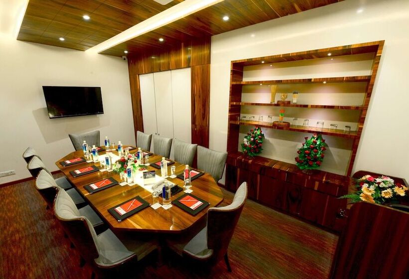 בית מלון כפרי Surestay By Best Western Model Town Amritsar