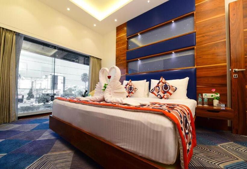 בית מלון כפרי Surestay By Best Western Model Town Amritsar