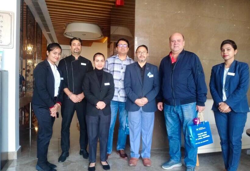 בית מלון כפרי Surestay By Best Western Model Town Amritsar