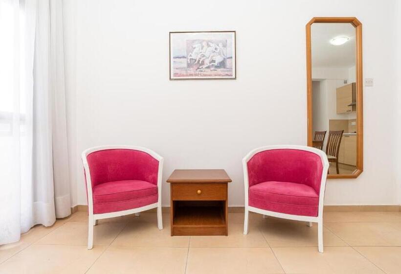 Flora Hotel Apartments