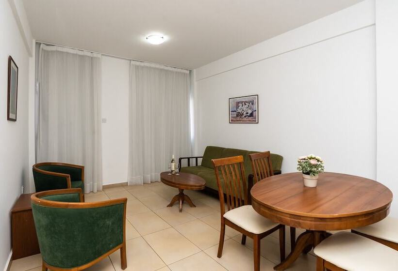 Flora Hotel Apartments