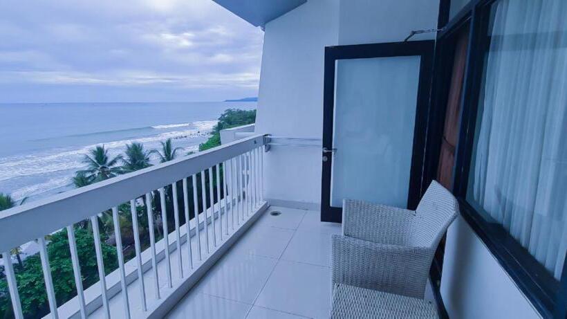 בית מלון כפרי Grand Inna Samudra Beach