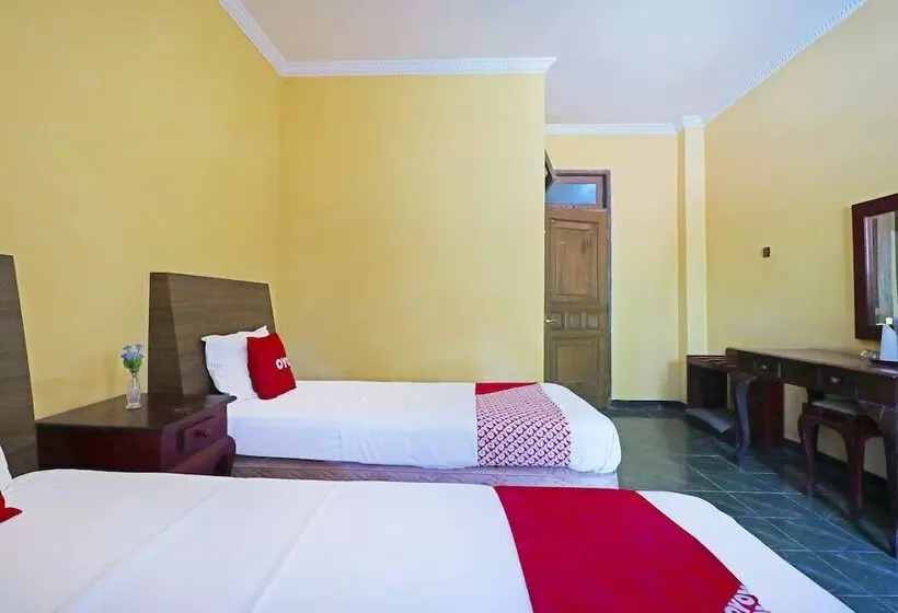 Hotelli Super Oyo 90382  Sarah Sukabumi