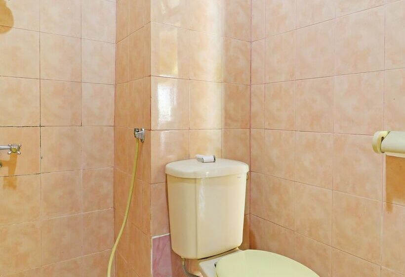 Hotel Super Oyo 90382 Sarah Sukabumi