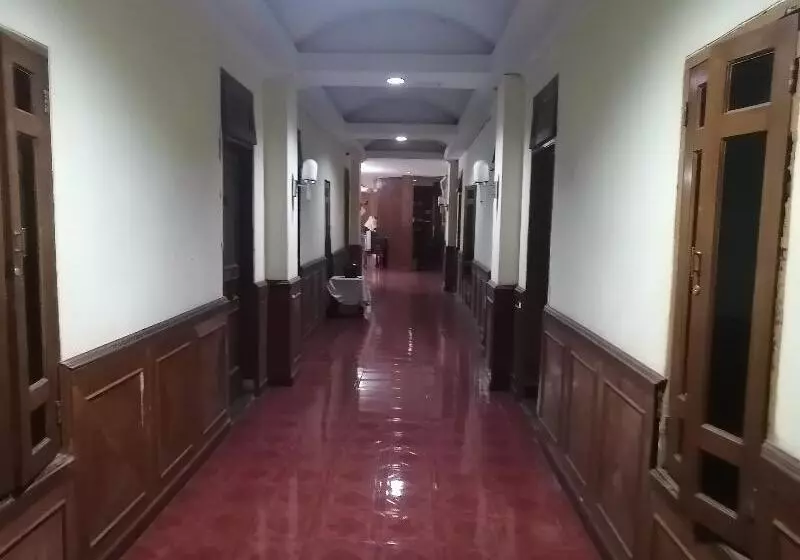 Hotelli Super Oyo 90382  Sarah Sukabumi