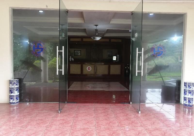 בית מלון כפרי Super Oyo 90382 Sarah Sukabumi