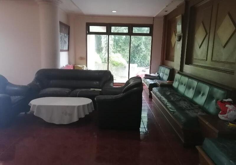 בית מלון כפרי Super Oyo 90382 Sarah Sukabumi