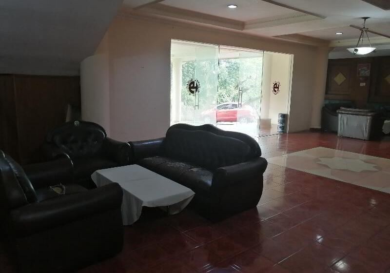 בית מלון כפרי Super Oyo 90382 Sarah Sukabumi