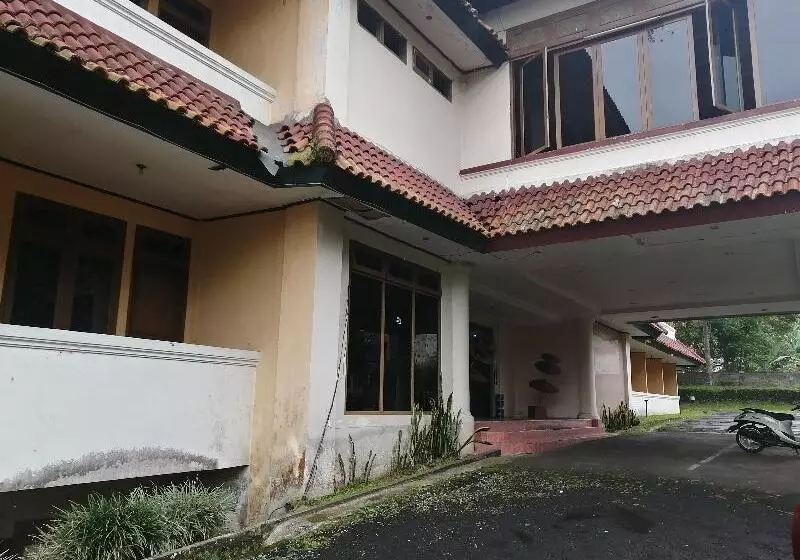 Hotelli Super Oyo 90382  Sarah Sukabumi