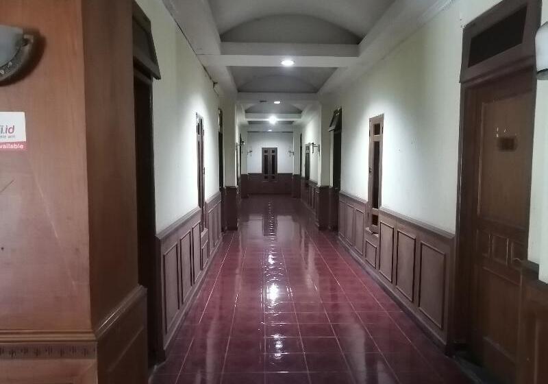 בית מלון כפרי Super Oyo 90382 Sarah Sukabumi