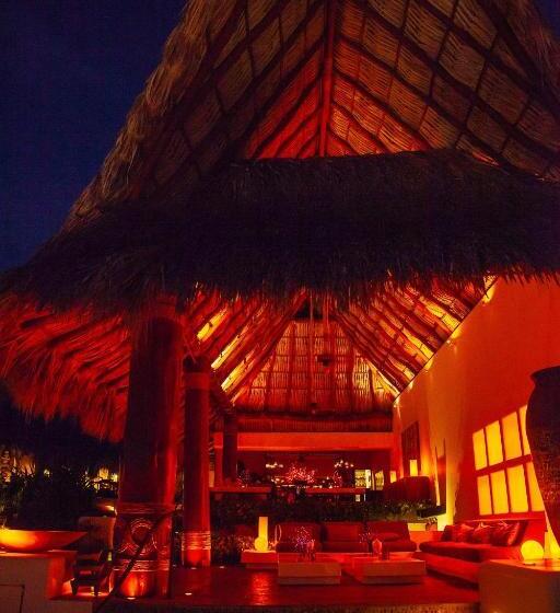 Tentaciones Hotel & Lounge Pool   Adults Only