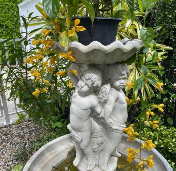 Bed and Breakfast Nhunjai House   บ้านหนุนใจ