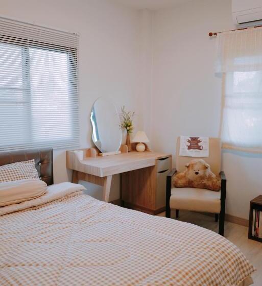 Bed and Breakfast Nhunjai House   บ้านหนุนใจ