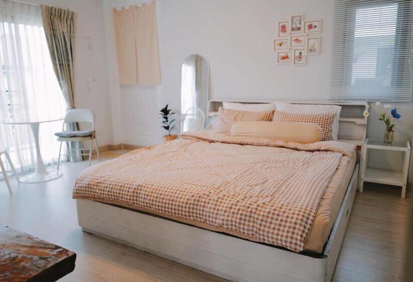 Bed and Breakfast Nhunjai House   บ้านหนุนใจ