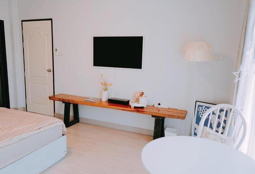 Bed and Breakfast Nhunjai House   บ้านหนุนใจ