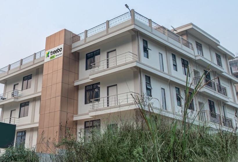 בית מלון כפרי Treebo Staying Center