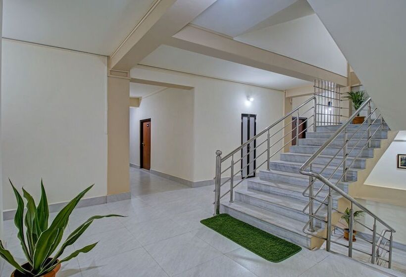 בית מלון כפרי Treebo Staying Center