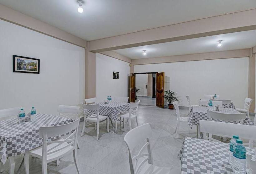 בית מלון כפרי Treebo Staying Center