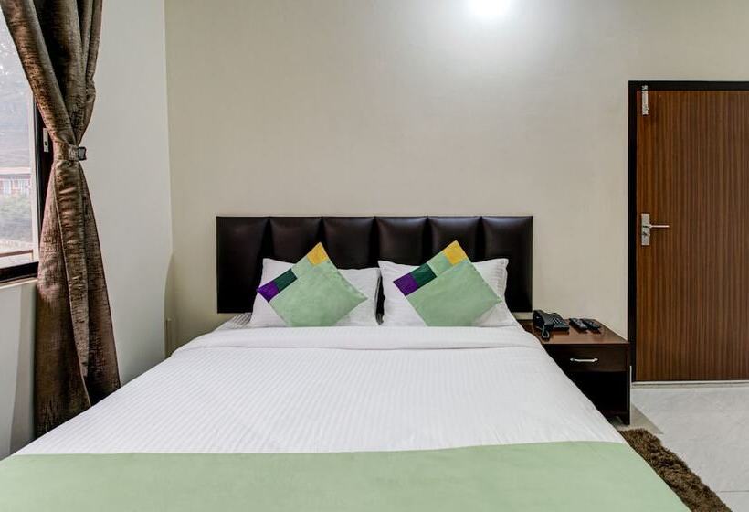 בית מלון כפרי Treebo Staying Center