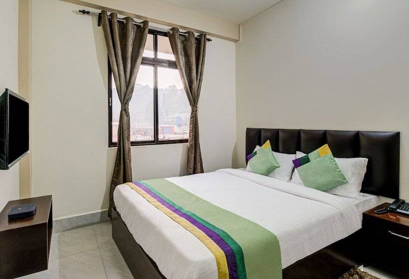 בית מלון כפרי Treebo Staying Center