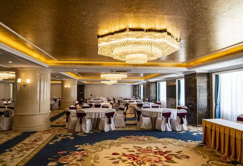 St Hotel Wattay Airport