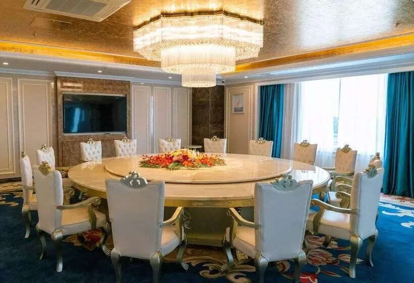 St Hotel Wattay Airport