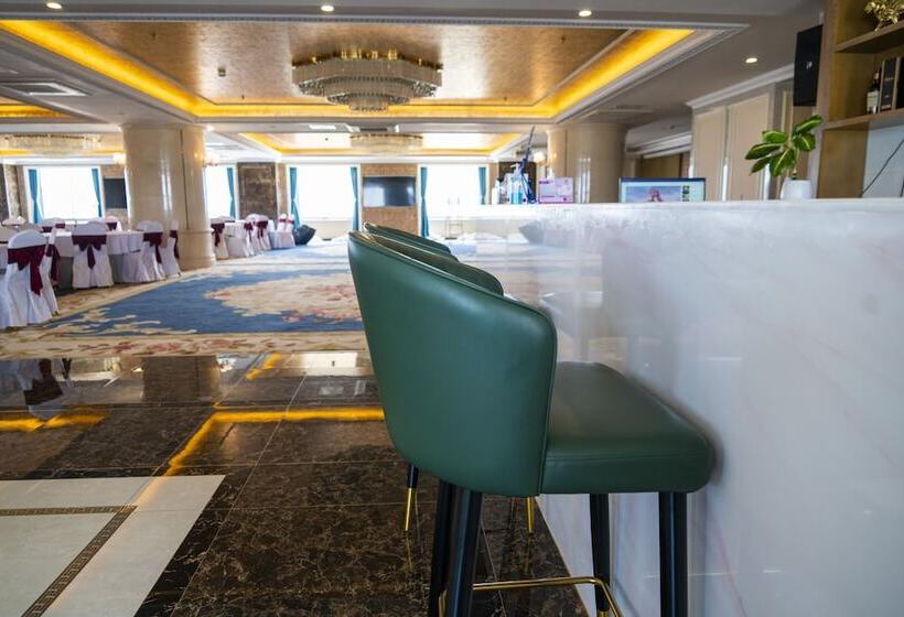 St Hotel Wattay Airport