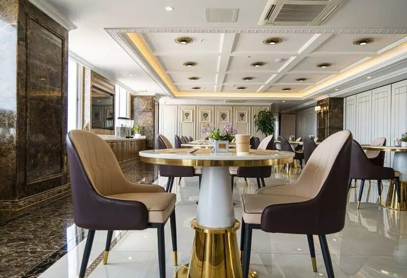 St Hotel Wattay Airport