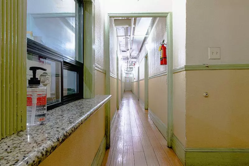 הוסטל Elite Inn