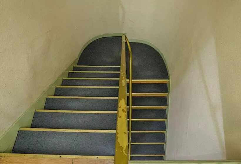 הוסטל Elite Inn