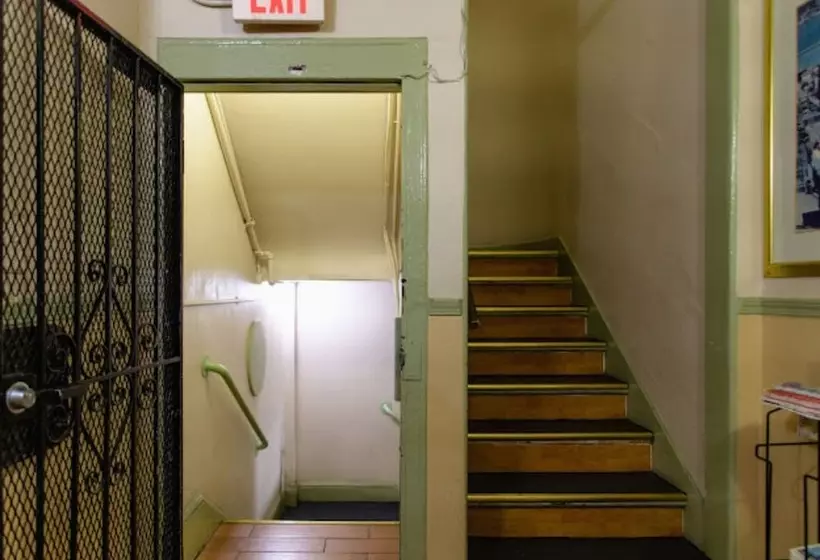 הוסטל Elite Inn