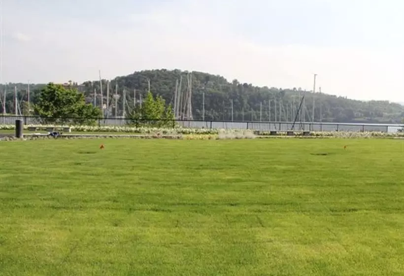 ホテル De Charme Laveno