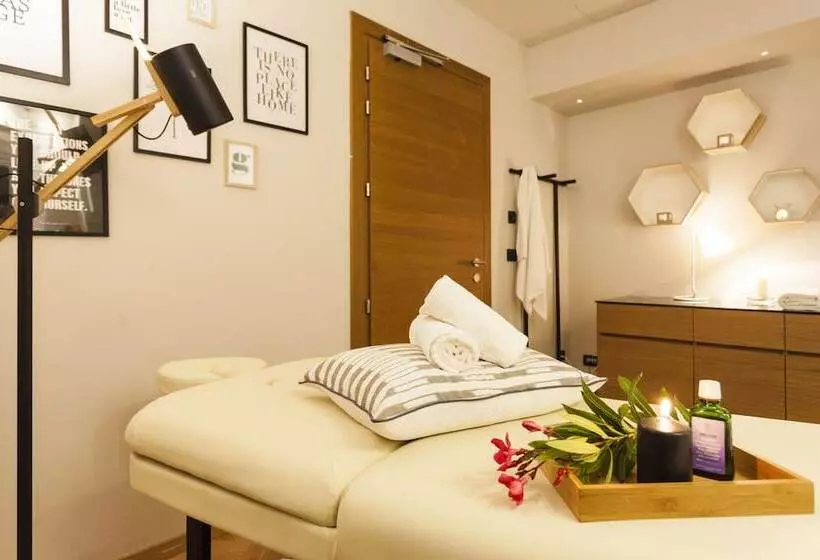 ホテル De Charme Laveno