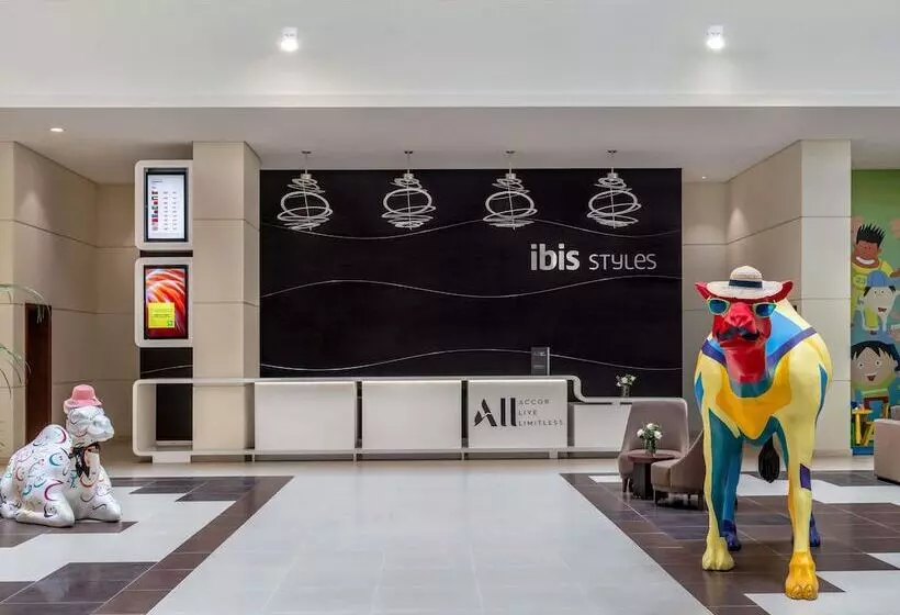 ホテル Ibis Styles Dragon Mart Dubai
