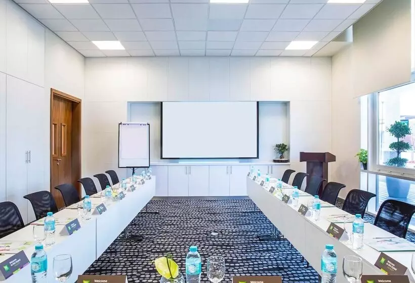 ホテル Ibis Styles Dragon Mart Dubai
