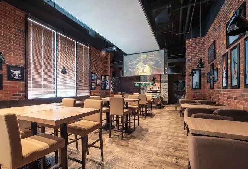 ホテル Ibis Styles Dragon Mart Dubai