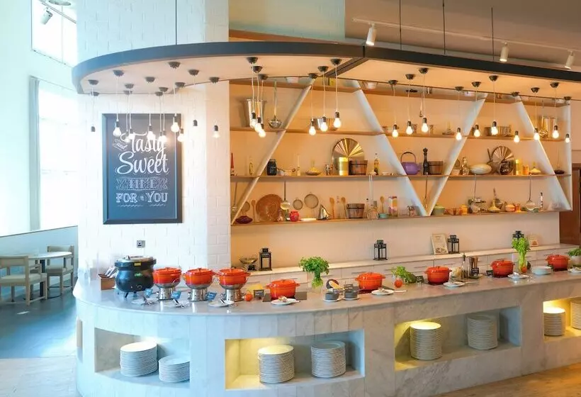 ホテル Ibis Styles Dragon Mart Dubai