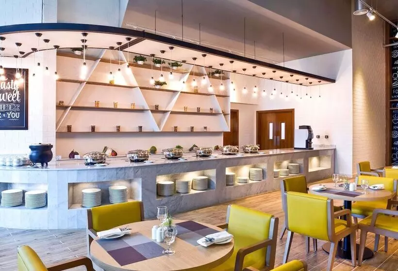 ホテル Ibis Styles Dragon Mart Dubai