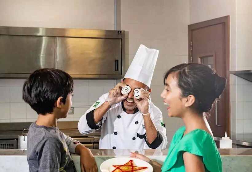 ホテル Ibis Styles Dragon Mart Dubai