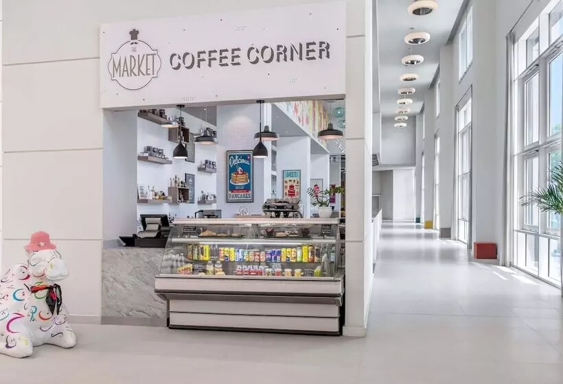 ホテル Ibis Styles Dragon Mart Dubai