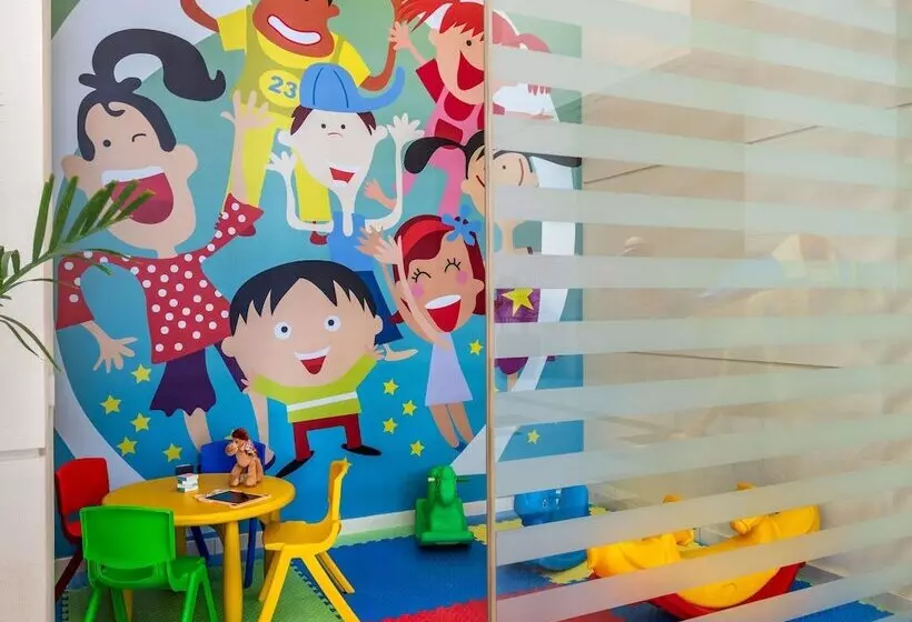 ホテル Ibis Styles Dragon Mart Dubai