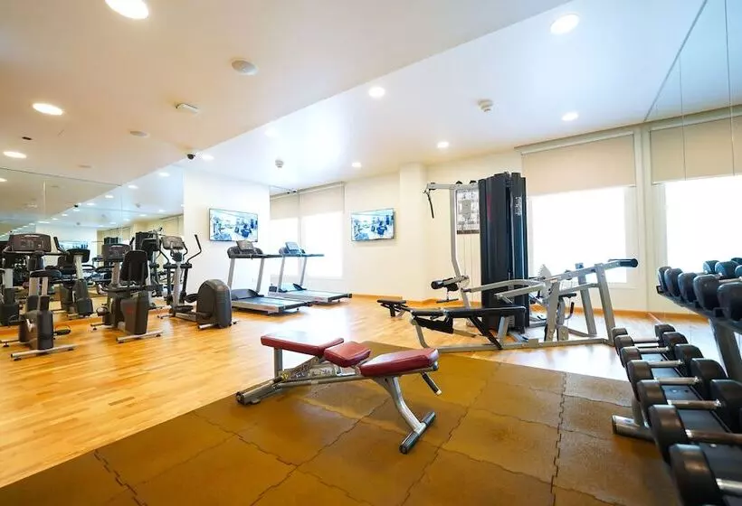 ホテル Ibis Styles Dragon Mart Dubai