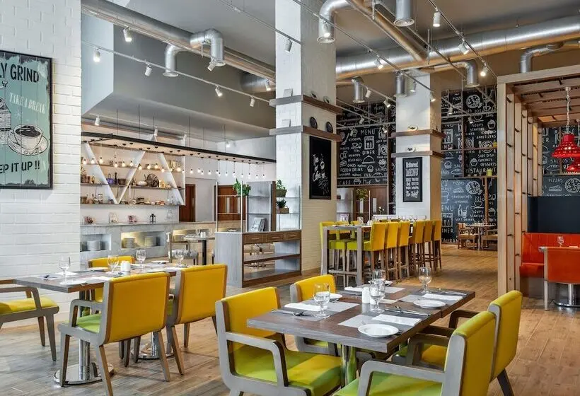 ホテル Ibis Styles Dragon Mart Dubai