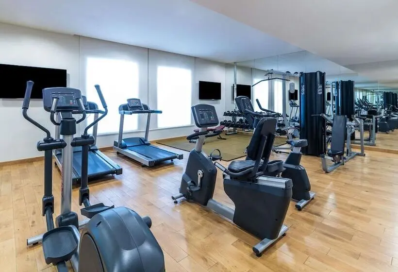 ホテル Ibis Styles Dragon Mart Dubai