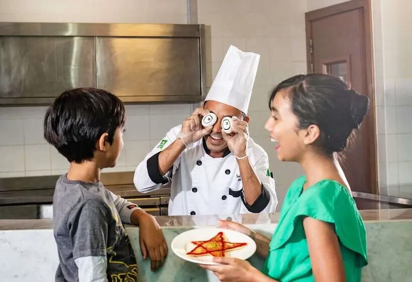 ホテル Ibis Styles Dragon Mart Dubai