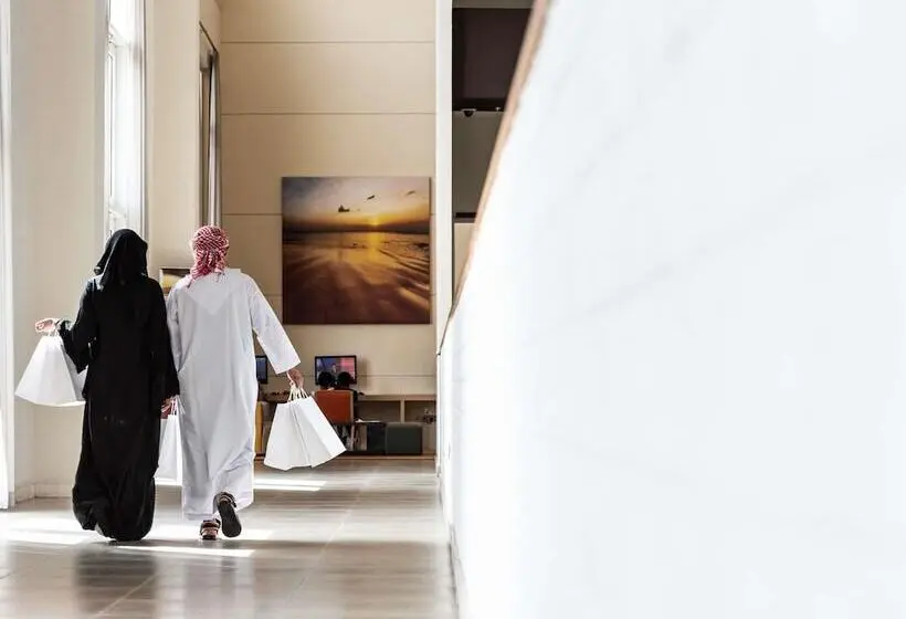 ホテル Ibis Styles Dragon Mart Dubai