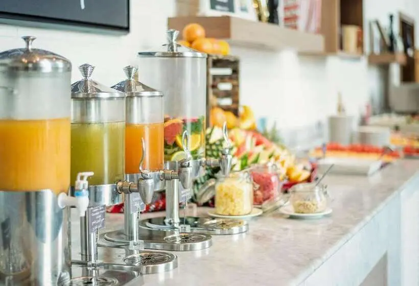 ホテル Ibis Styles Dragon Mart Dubai