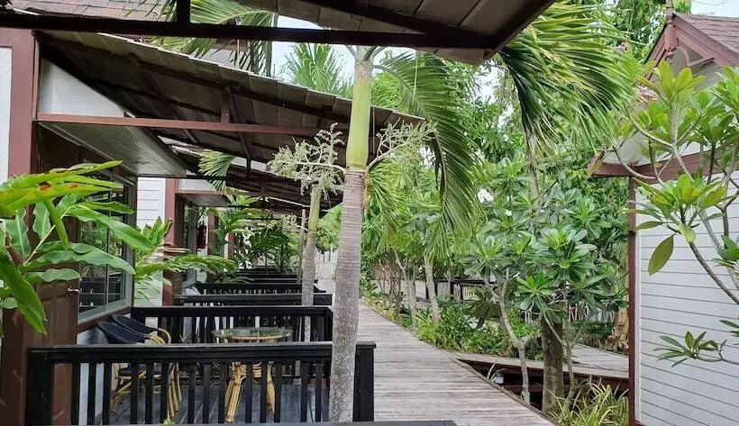 هتل Isle Beach Resort