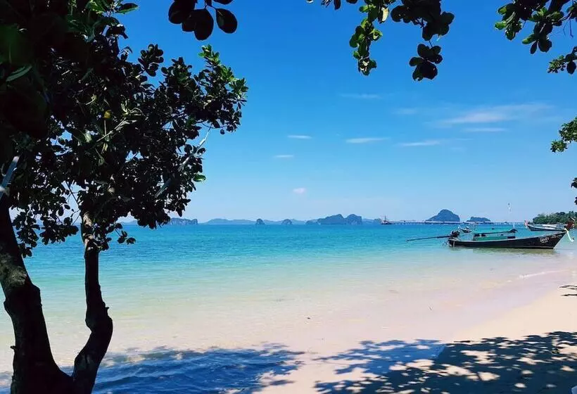 هتل Isle Beach Resort